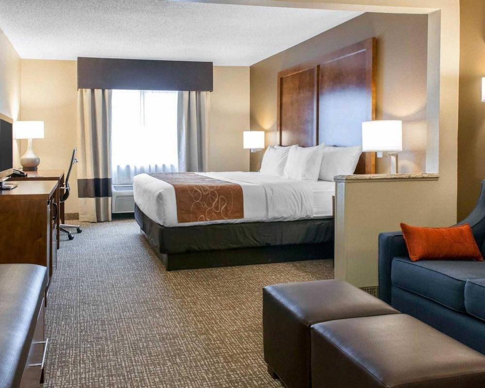 Comfort Suites Terre Haute University Area Bagian luar foto