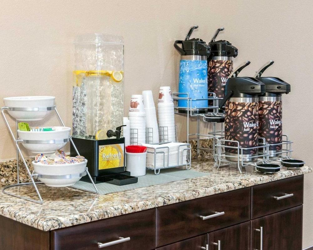 Comfort Suites Terre Haute University Area Bagian luar foto
