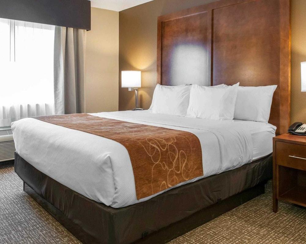 Comfort Suites Terre Haute University Area Bagian luar foto