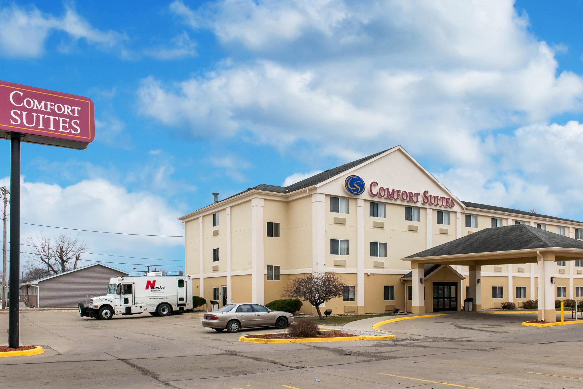 Comfort Suites Terre Haute University Area Bagian luar foto