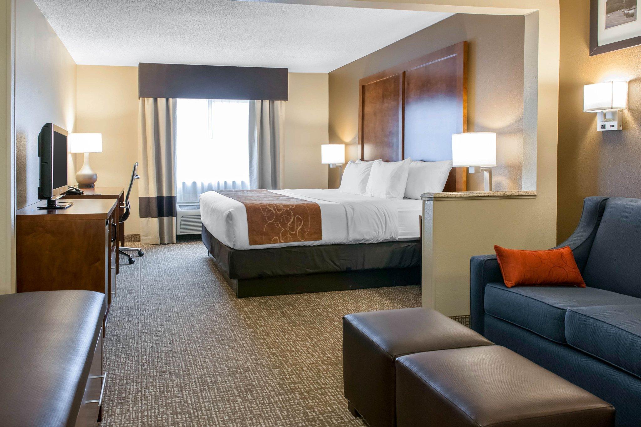 Comfort Suites Terre Haute University Area Bagian luar foto