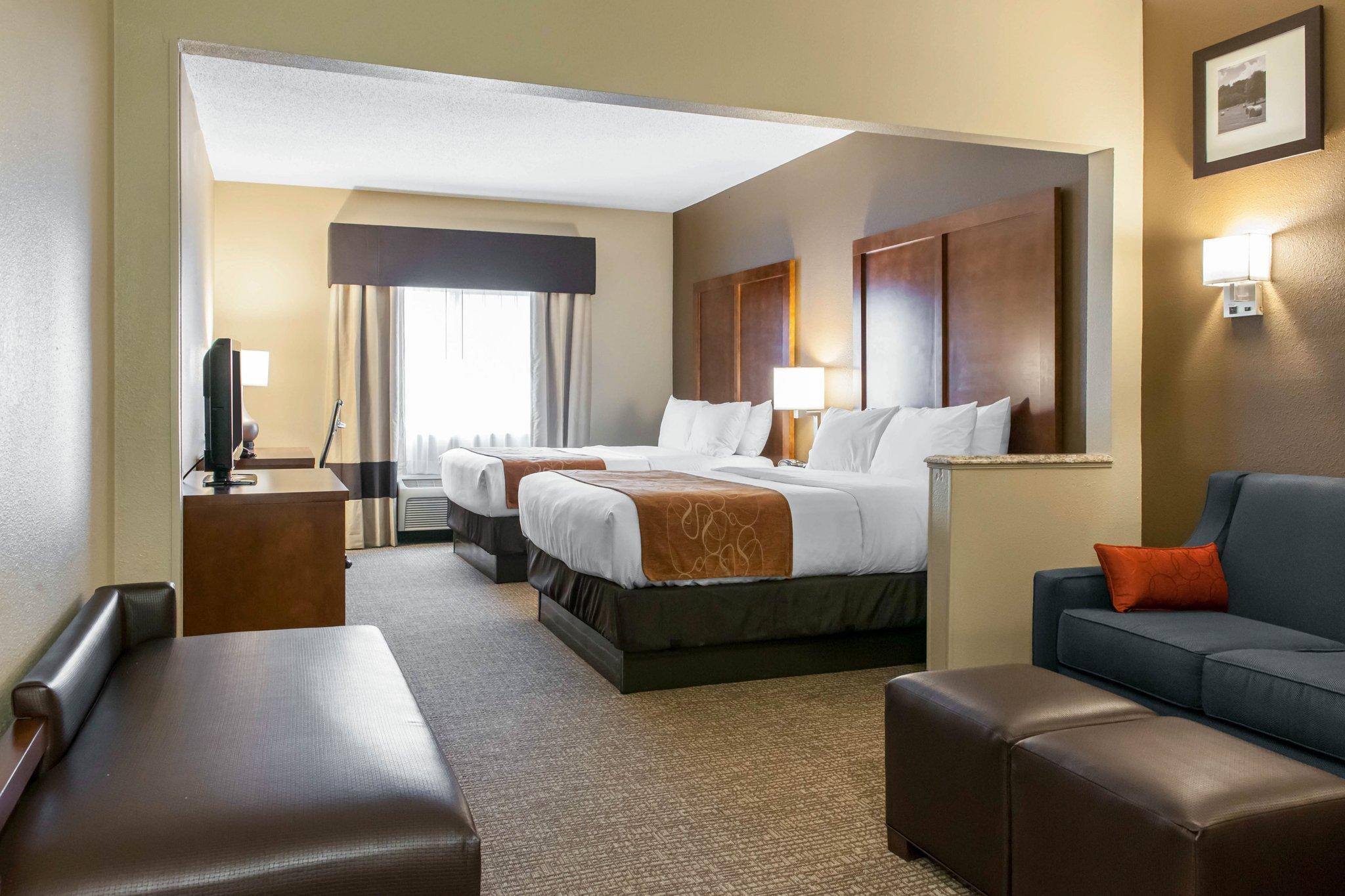 Comfort Suites Terre Haute University Area Bagian luar foto