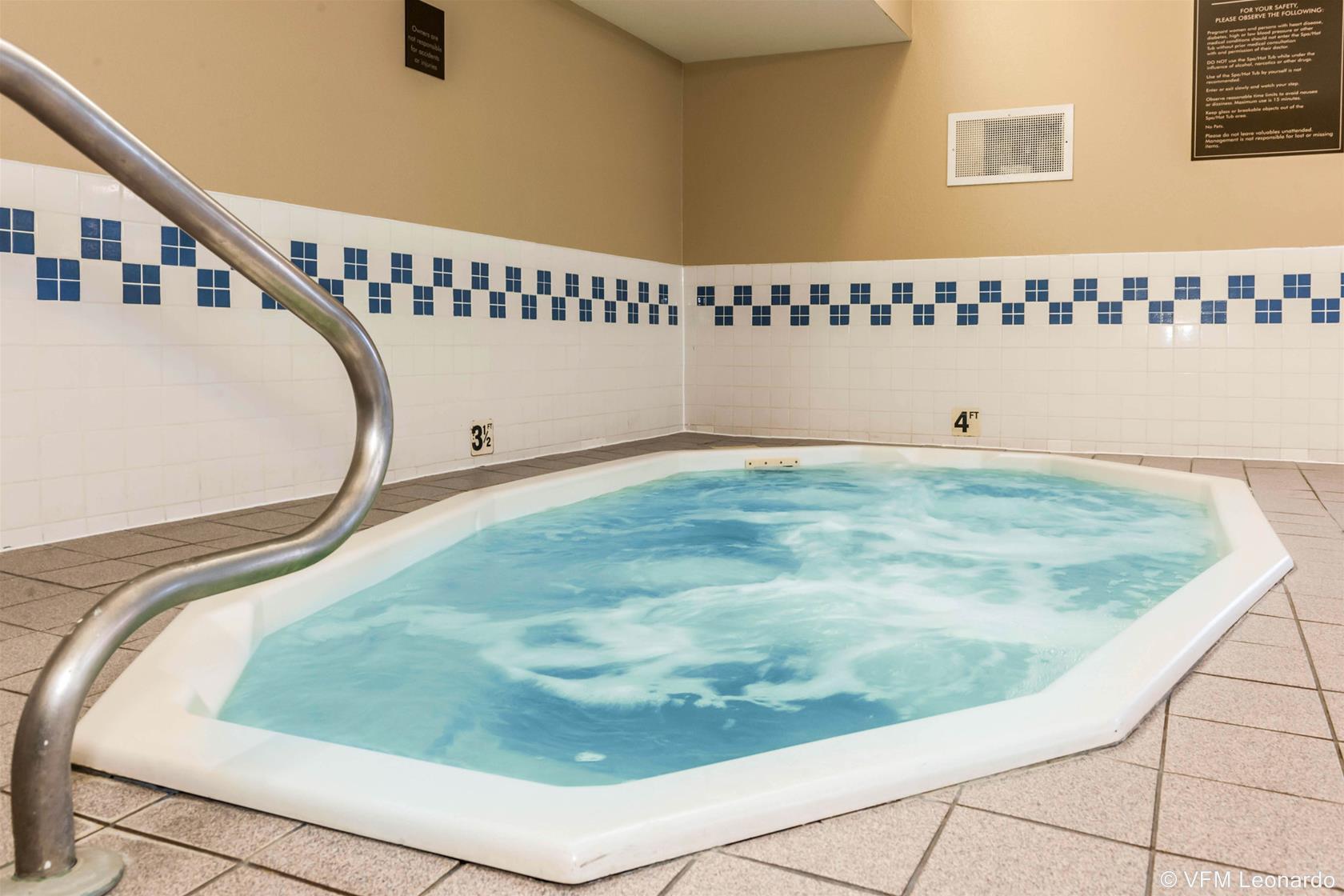 Comfort Suites Terre Haute University Area Bagian luar foto