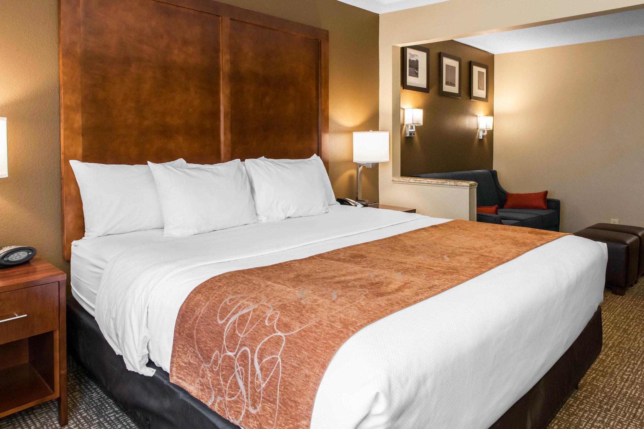 Comfort Suites Terre Haute University Area Bagian luar foto
