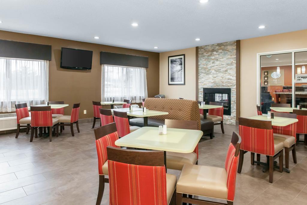 Comfort Suites Terre Haute University Area Bagian luar foto