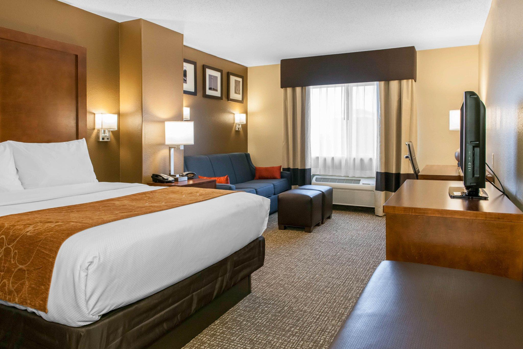 Comfort Suites Terre Haute University Area Bagian luar foto