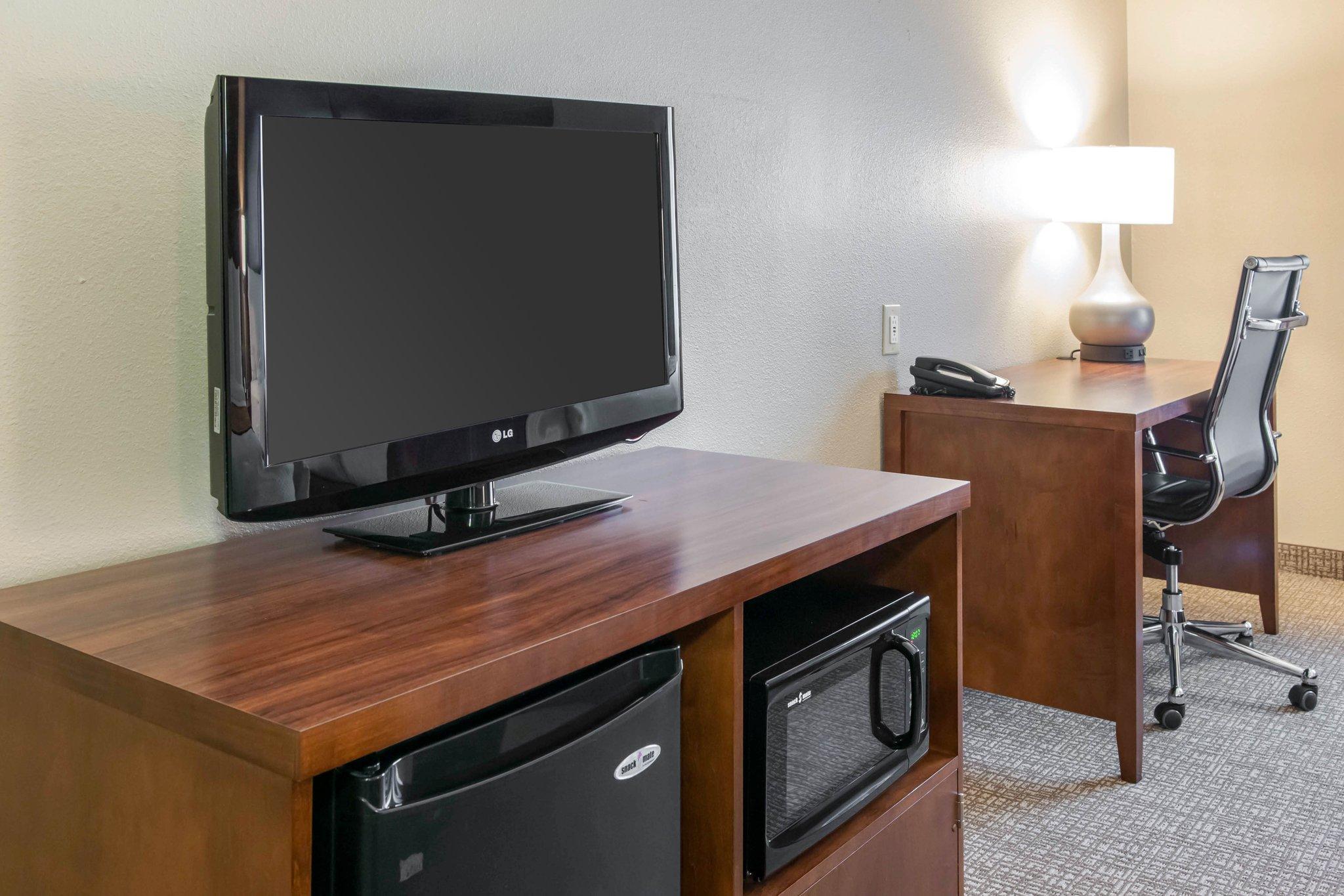 Comfort Suites Terre Haute University Area Bagian luar foto