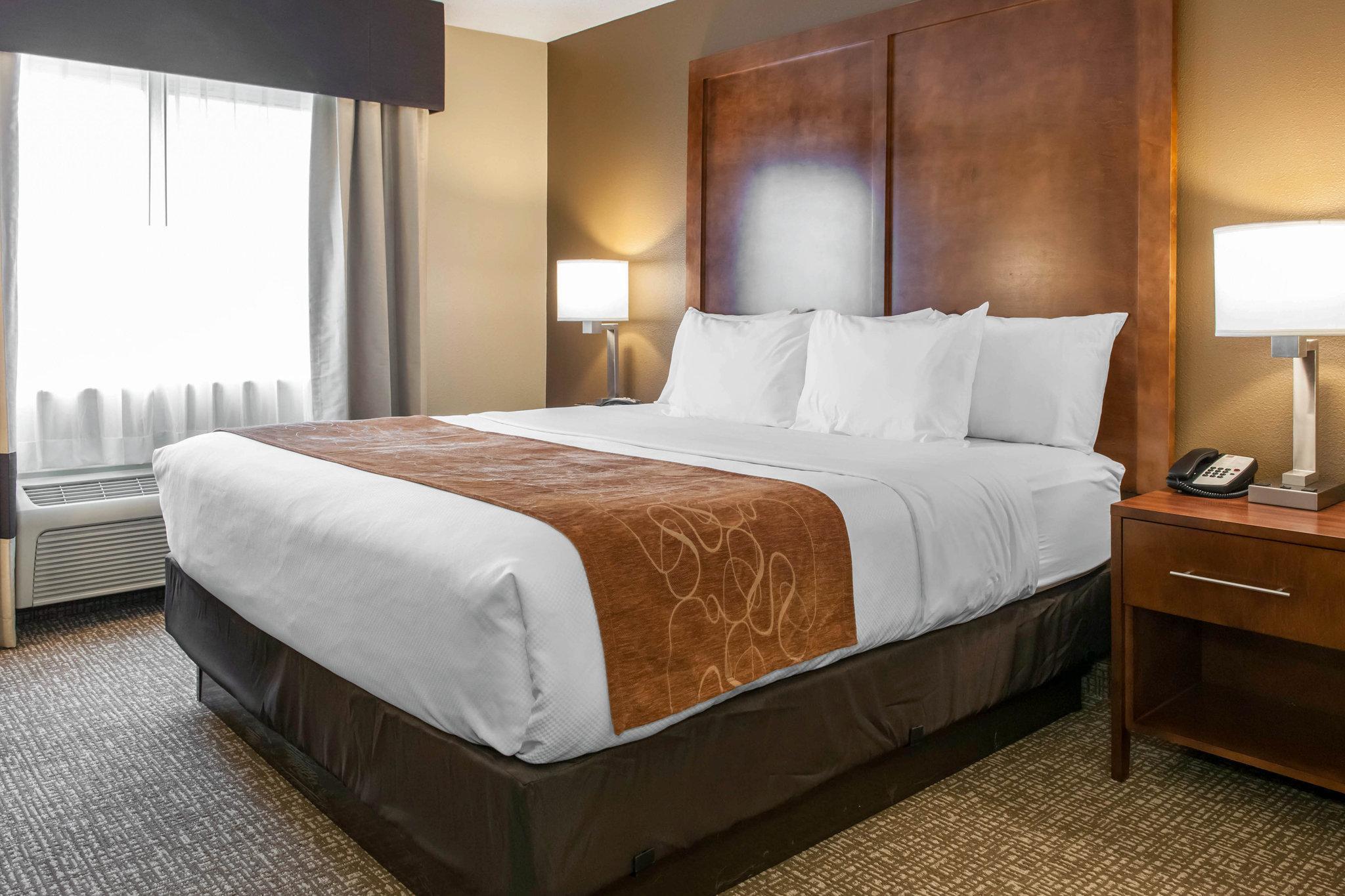 Comfort Suites Terre Haute University Area Bagian luar foto