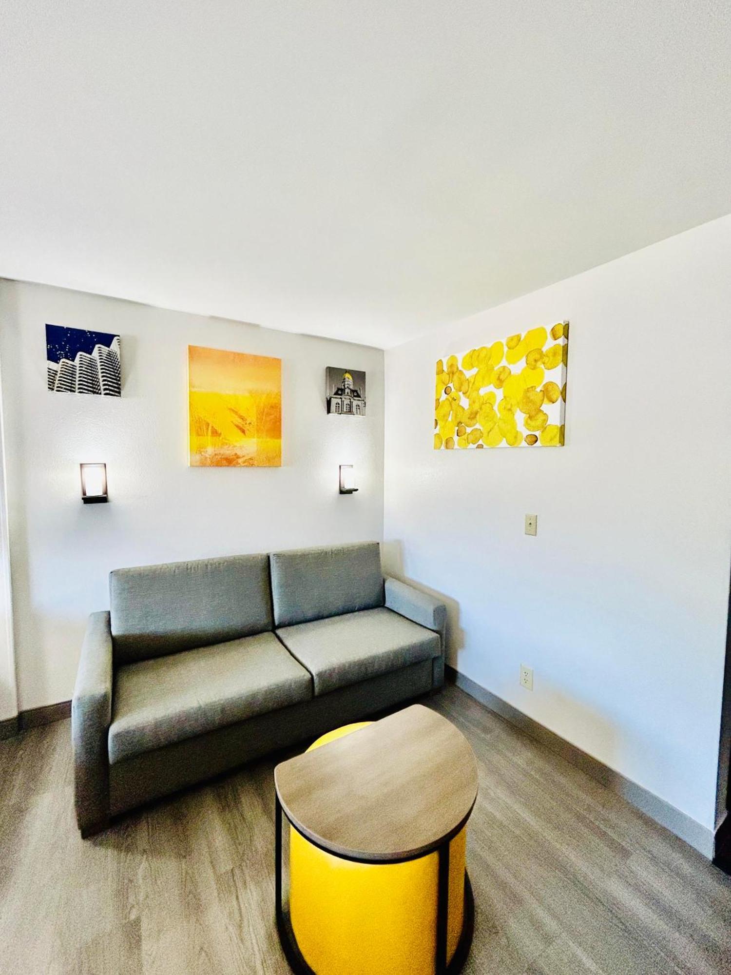 Comfort Suites Terre Haute University Area Bagian luar foto