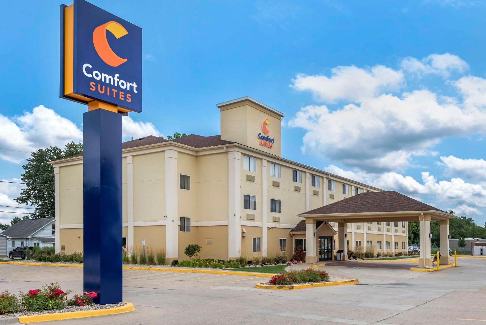 Comfort Suites Terre Haute University Area Bagian luar foto