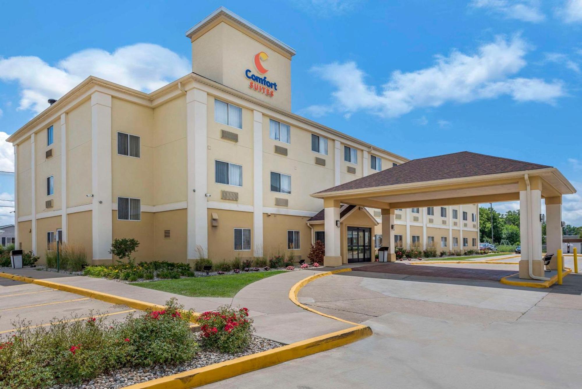 Comfort Suites Terre Haute University Area Bagian luar foto