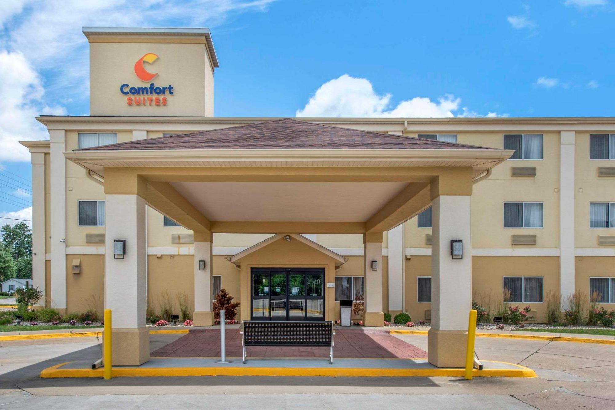 Comfort Suites Terre Haute University Area Bagian luar foto