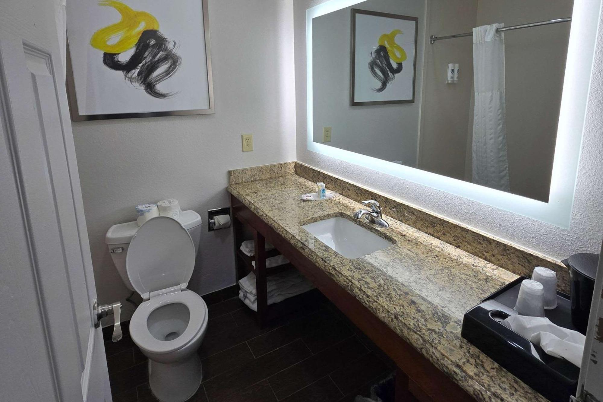 Comfort Suites Terre Haute University Area Bagian luar foto