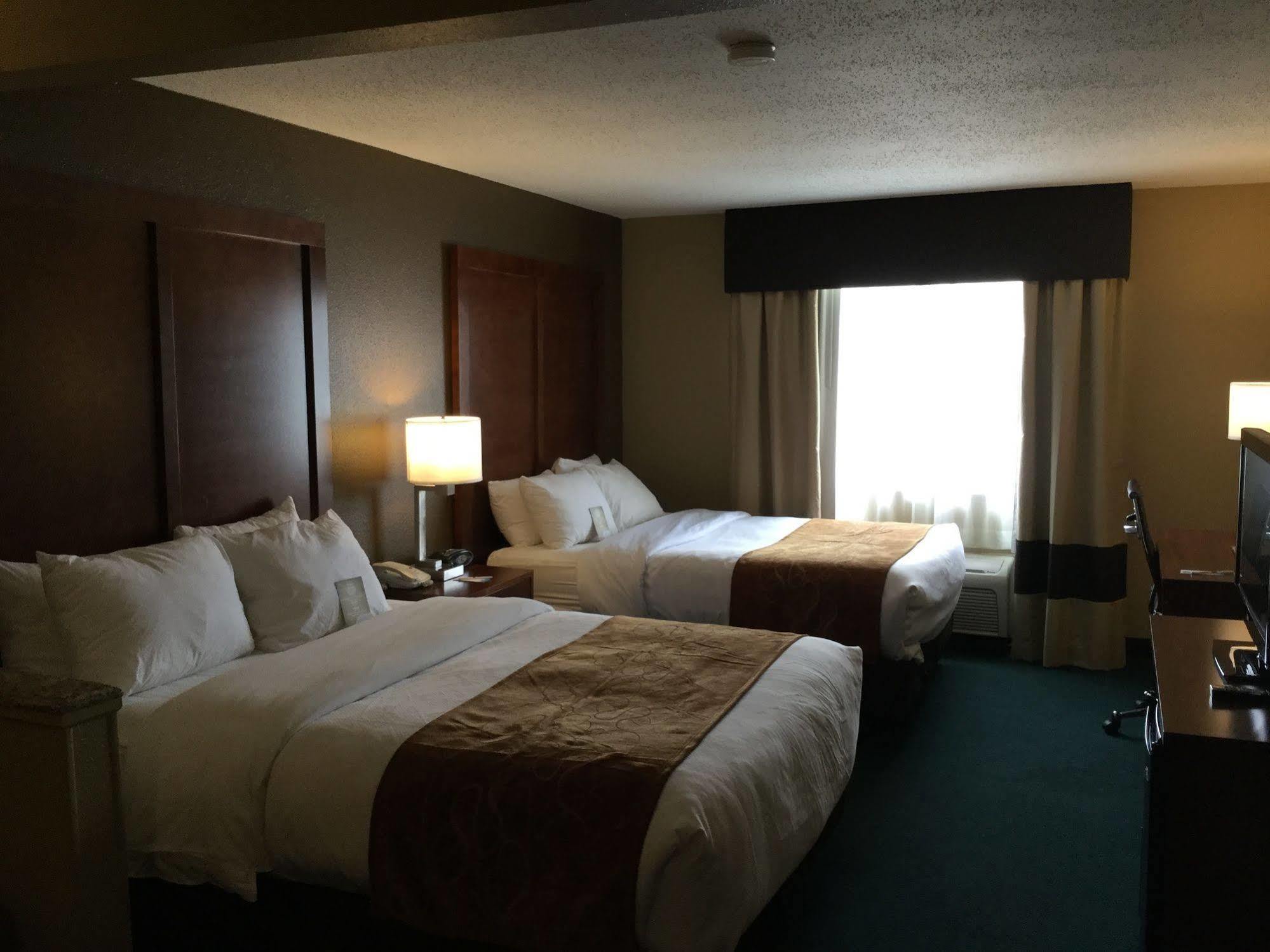 Comfort Suites Terre Haute University Area Bagian luar foto